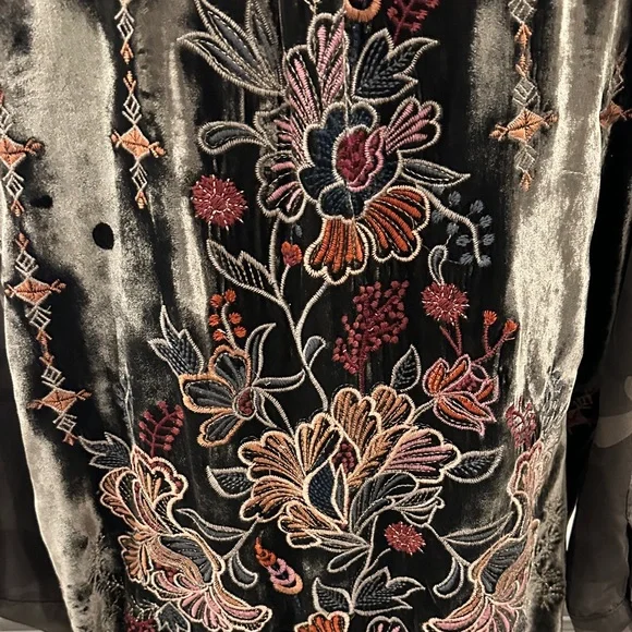 Johnny Was Black Floral Embroidered Blouse - Picture 4 of 6
